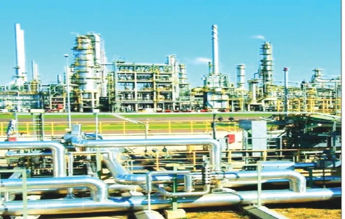 DANGOTE REFINERY ISSUES RED ALERT ON LEAKING FUEL TANKERS